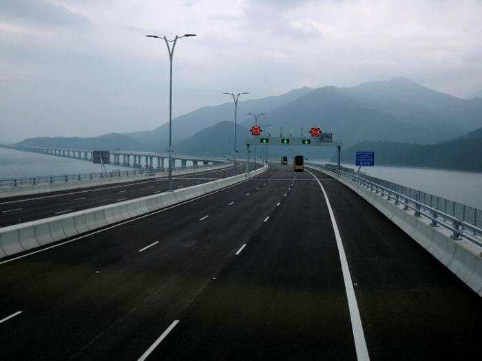 The bridge includes a designated merge point, where cars can switch to the appropriate side of the road.