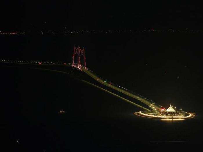 A four-mile underwater tunnel connects two artificial islands, which help support the structure.