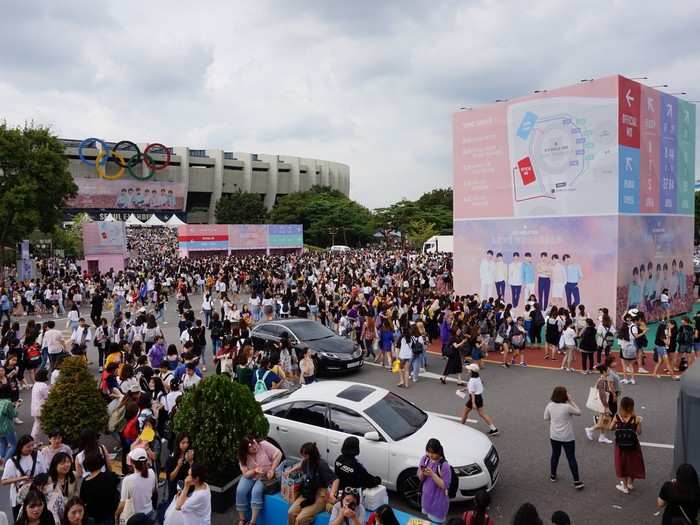 In front of the Olympic Stadium, the crowds were getting slightly ridiculous, considering there were still four hours to go before the concert actually started. A massive photo wall panel was set up too, with fans flocking to all take selfies.