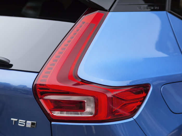 As snazzy as the headlights are, the tail lights have a more stunning configuration.