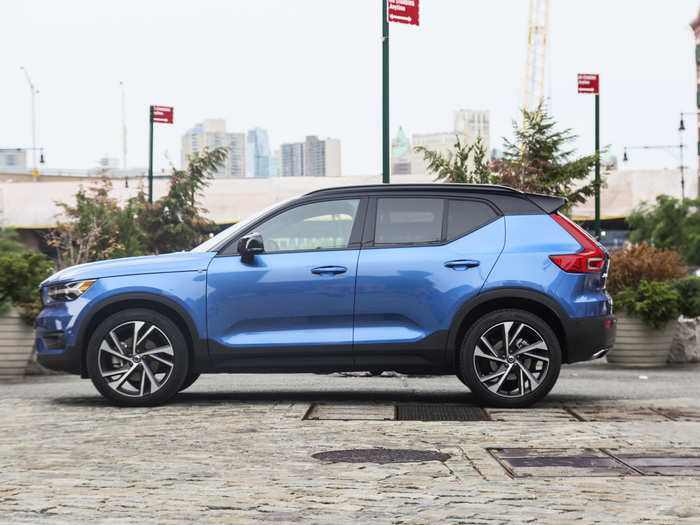 As compact, near-luxury crossovers go, the XC40 fits nicely into the segment. The styling is angular and linear, with few swoops or curves or to distract from the basic silhouette.