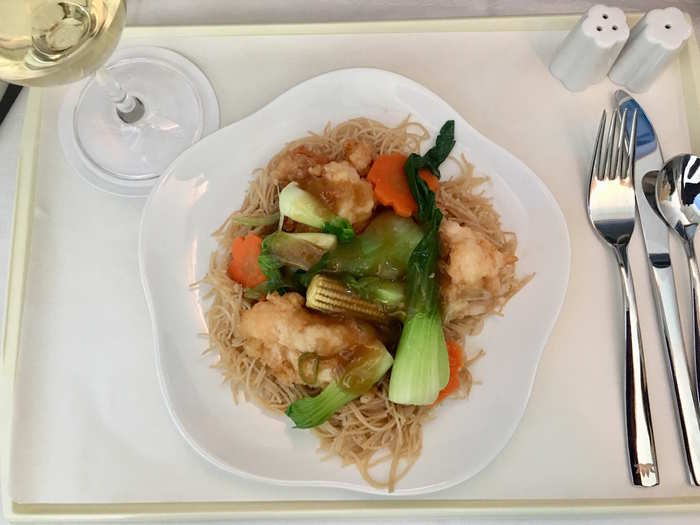 My main course selection was the Vietnamese-inspired stir-fried prawns with ginger and onion sauce on a bed of rice noodles. It was pretty decent.