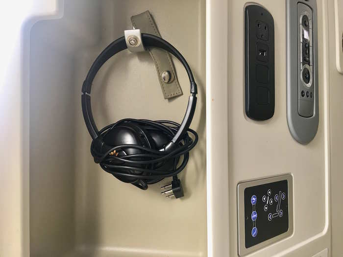 To the side of the panel was another section which stored the airline’s noise-cancelling headphones. There was enough space for me to turn it into a small storage shelf for a few items and reading materials.