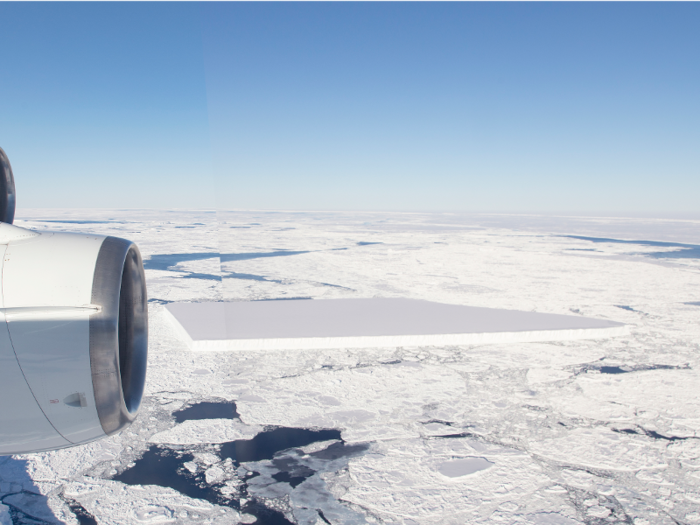 The panorama below shows the whole iceberg. It was edited together from two images taken from the DC-8 laboratory.