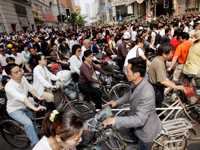 Several commuters in China choose to bike to work alongside other cycling commuters, making for an epic traffic jam.