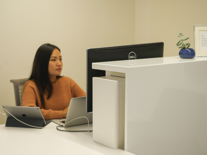 When I walked up to the front desk, I was relieved to find no glass wall separating me from the receptionist. Instead, she sat at a normal countertop, and set me up with a clinician in minutes.