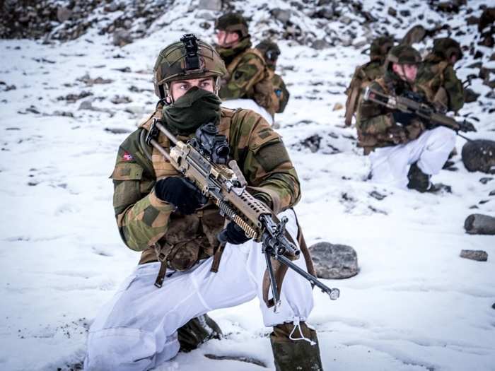 Norwegian soldiers train in the snow near Røros, Norway during Trident Juncture 18.