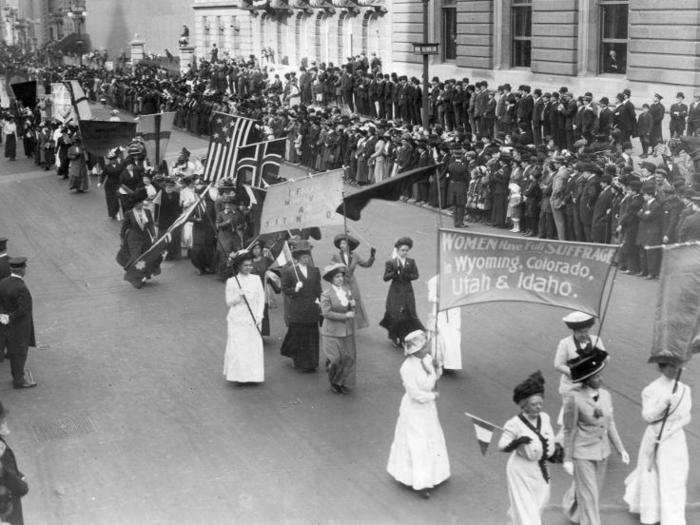 1890: Wyoming becomes the first US state to grant women the right to vote.