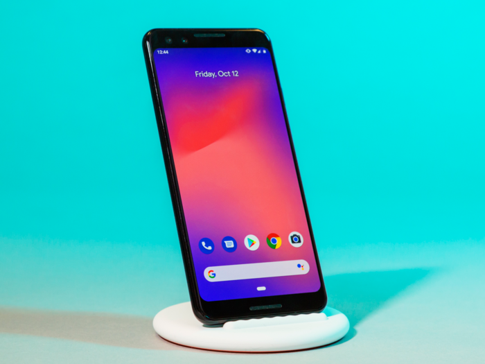 The OnePlus 6T has a single speaker, whereas most $800+ smartphones have stereo speakers.