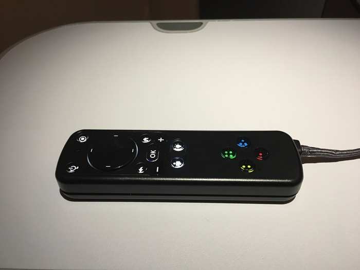 In addition to the touchscreen, entertain screen can be operated using this wired remote control. On one side there are various control functions.