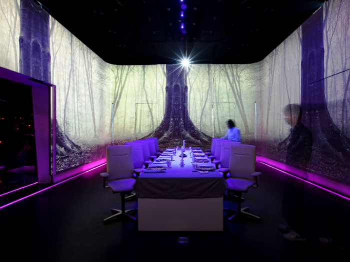 But during the meal, the room is transformed by light, sounds, and scents. This version of the room, called "Autumn Soil," resembles an enchanted forest.