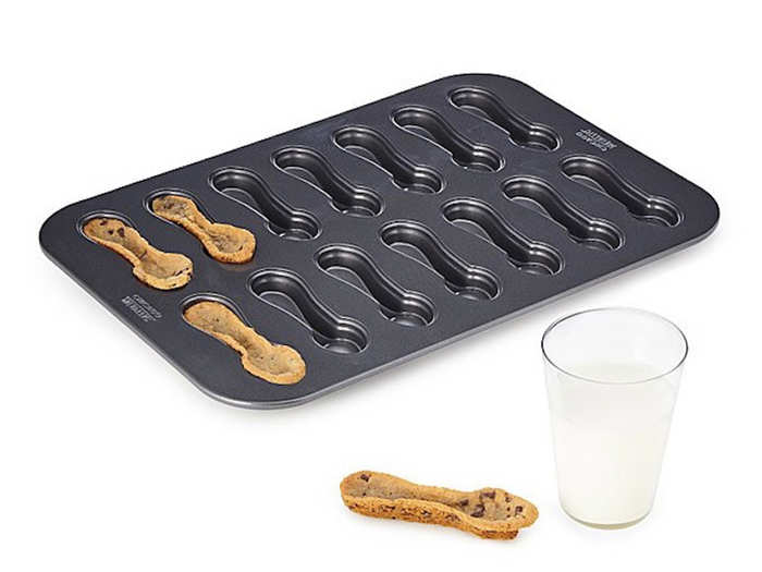 A baking pan that makes edible cookie spoons