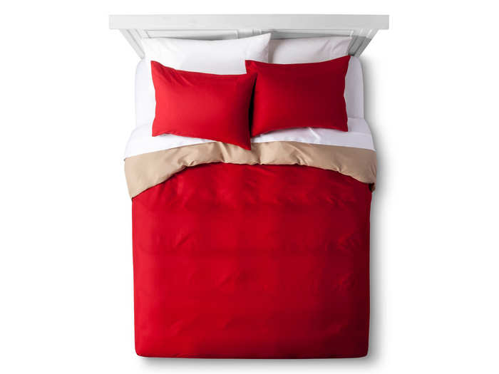 A reversible duvet cover set