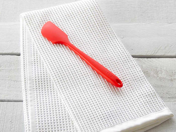 A well-designed mini spatula home cooks swear by