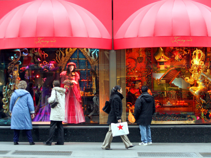 Window displays at department stores continued becoming more lifelike and intricate.