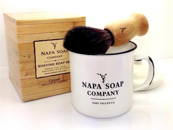 An eco-friendly enamel shaving kit