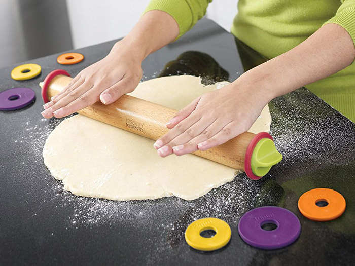 An adjustable rolling pin