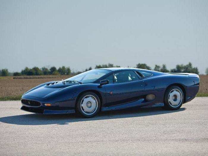 1992: Jaguar XJ220 — The world