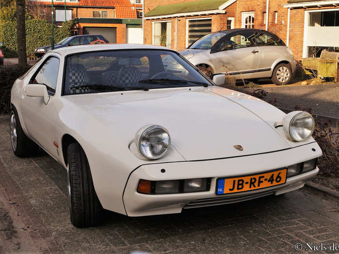 1978: Porsche 928 — Just look at those pop-up headlights. Classic.