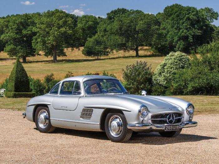 1955: Mercedes-Benz 300 SL Gullwing (tie) — The Gullwing was a beloved luxury car, and only 1,400 were produced.