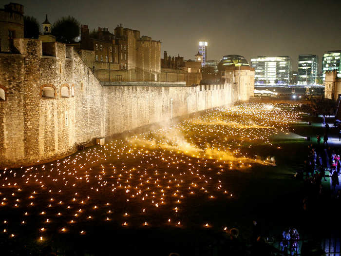 In 2014, the moat was filled with thousands of ceramic red poppies to mark the anniversary of the start of the Great War.