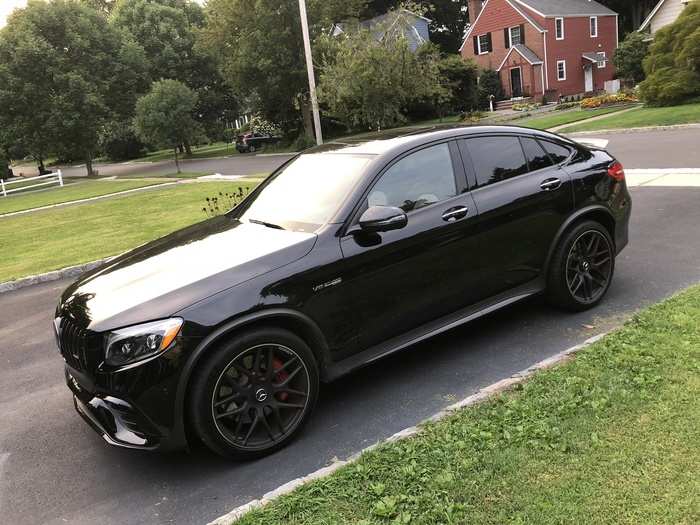 The side profile is where it truly stands out. It melds the high beltline of an SUV with the fastback roofline of a coupe.