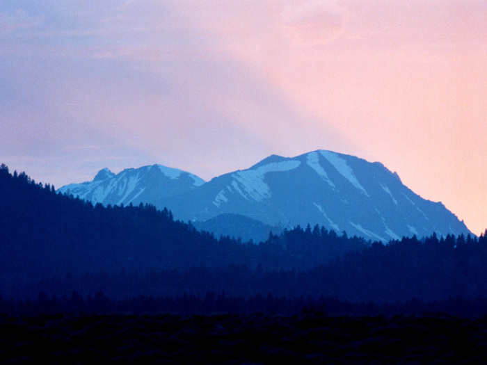 90 — Mammoth Mountain is a cluster of lava domes posing a moderate threat.