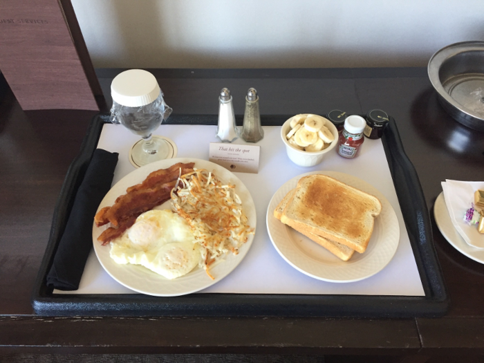 On the second morning, I ordered eggs with hash browns and bacon and a side of sliced bananas. Like my other meals at the DoubleTree, it was above-average but unremarkable.