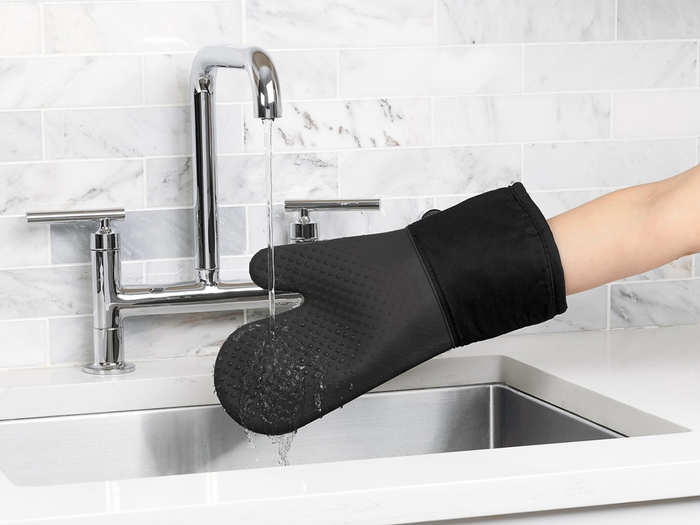 Silicone oven mitts