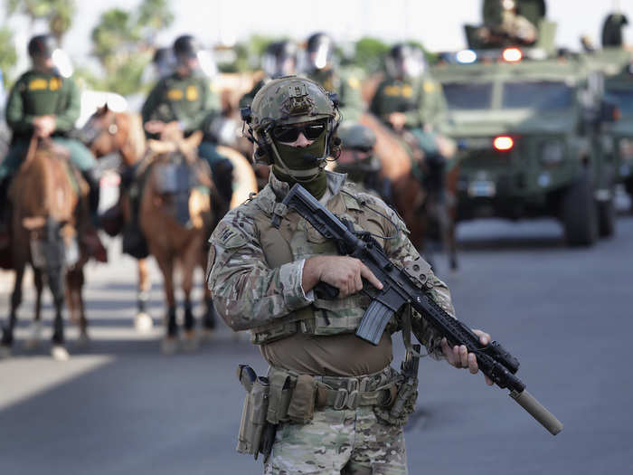 US Border Patrol agents are carrying these weapons of war to stop the ...