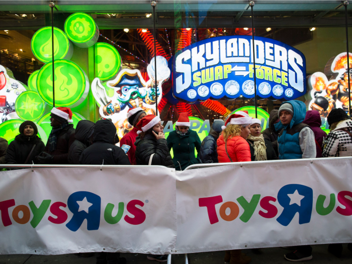 Toys "R" Us set a 10 p.m. opening time on Thanksgiving ...