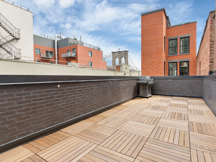 The buyer will have access to a private roof terrace.