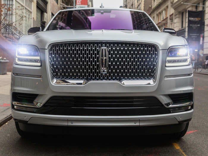 Of course the Navigator really announces itself with its bold grille and front fascia: the grillework itself replicates the shape of the famous Lincoln star badge — which, by the way, lights up.