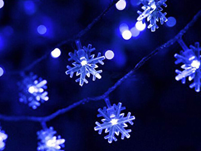  Snowflake string lights for a wintry atmosphere wherever you are 