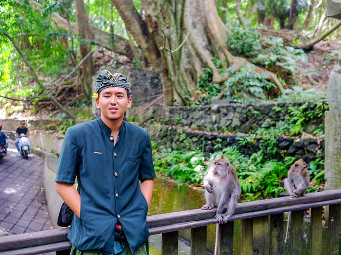 Most of the monkeys are well-acquainted with humans. This staffer had no trouble interacting with the monkeys.