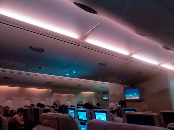 As we got into the home stretch of the flight, mood lighting went on in the cabin to gently wake up passengers.