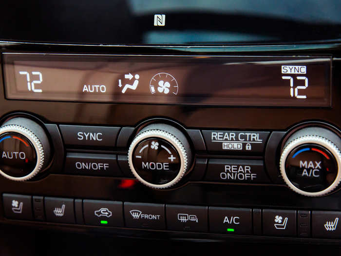 Below the two screens on the center stack are the climate-control switches ...