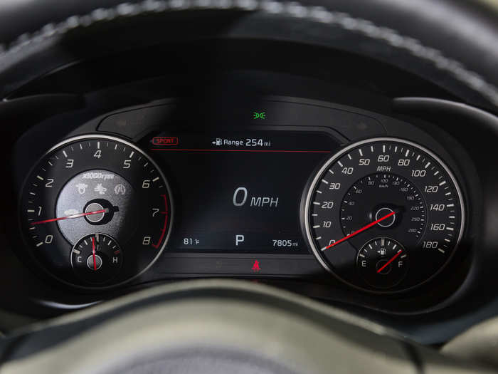 The instrument cluster is actually refreshingly straightforward, and there