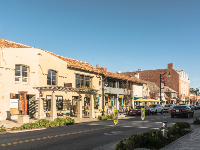 18. Burlingame, California (94010)