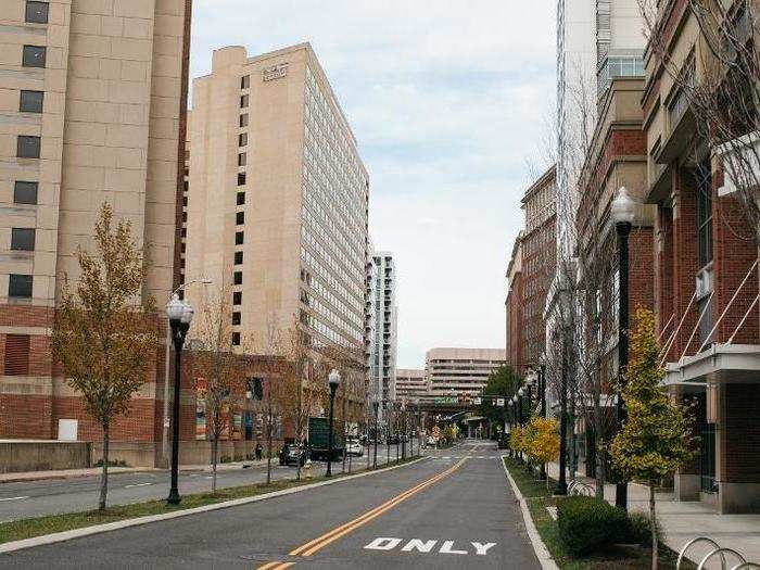 In juxtaposition to the bustling lunch hour two blocks away, these streets are isolated.