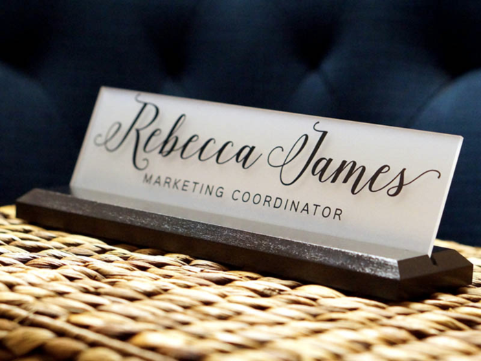 A personalized desk sign