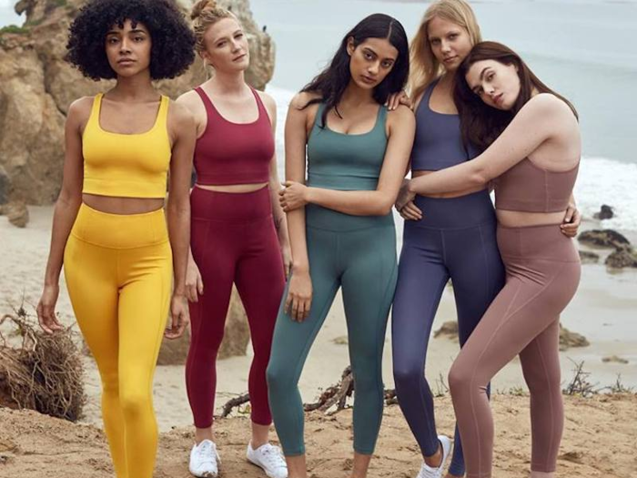 Amazing leggings that are made of recycled plastic in ethical conditions