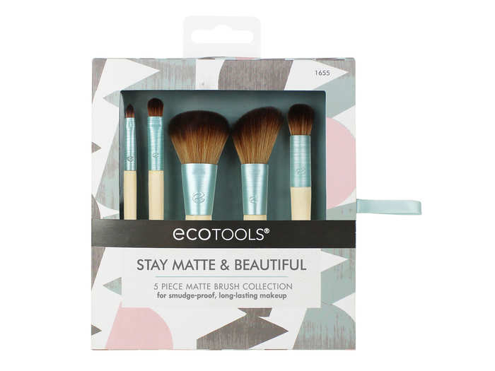 A makeup brush kit for the beauty fiend