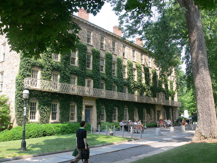 The ivy-draped stone buildings do give the scenery a certain nuance ...