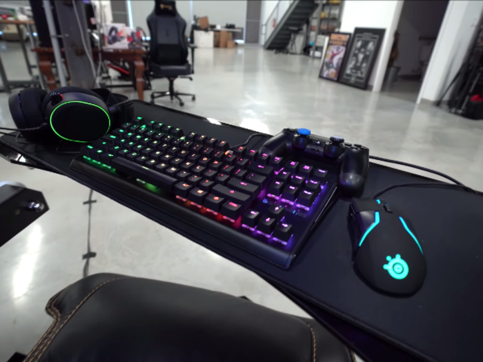 Still, this setup is clearly for gaming; there is RGB everywhere. The lights inside the chair, as well as the SteelSeries keyboard, mouse, sound mixer, and headphones can all turn different colors.