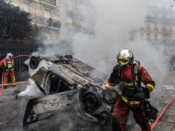 President Macron has asked the prime minister and the main political parties to meet with Yellow Vest representatives in an effort to diffuse the situation.