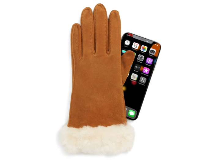 A pair of touchscreen gloves that are actually warm