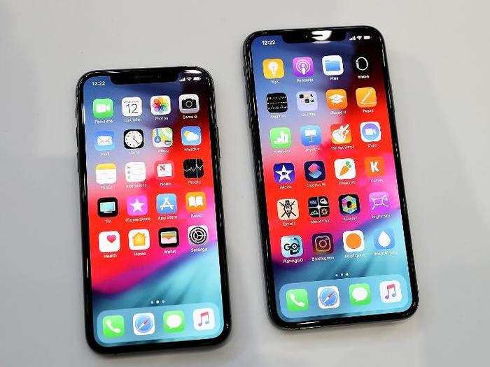 The iPhone XS and XS Max feature OLED technology. They have two of the best smartphone displays ever made.