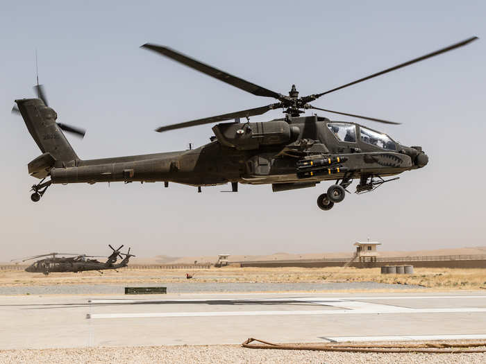 The Apache uses a more traditional four-bladed single rotor along with a tail rotor.