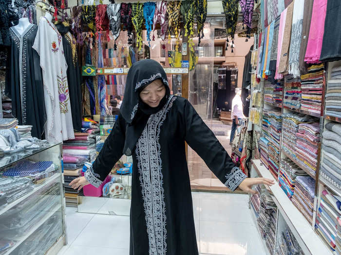 Annie, meanwhile, tried on a traditional Emirati abaya. In contrast to the more plain black abaya and niqab worn in some other Arabic countries, the Emirati abaya is often decorated with sequins, patterns, ribbons, and embroidery.